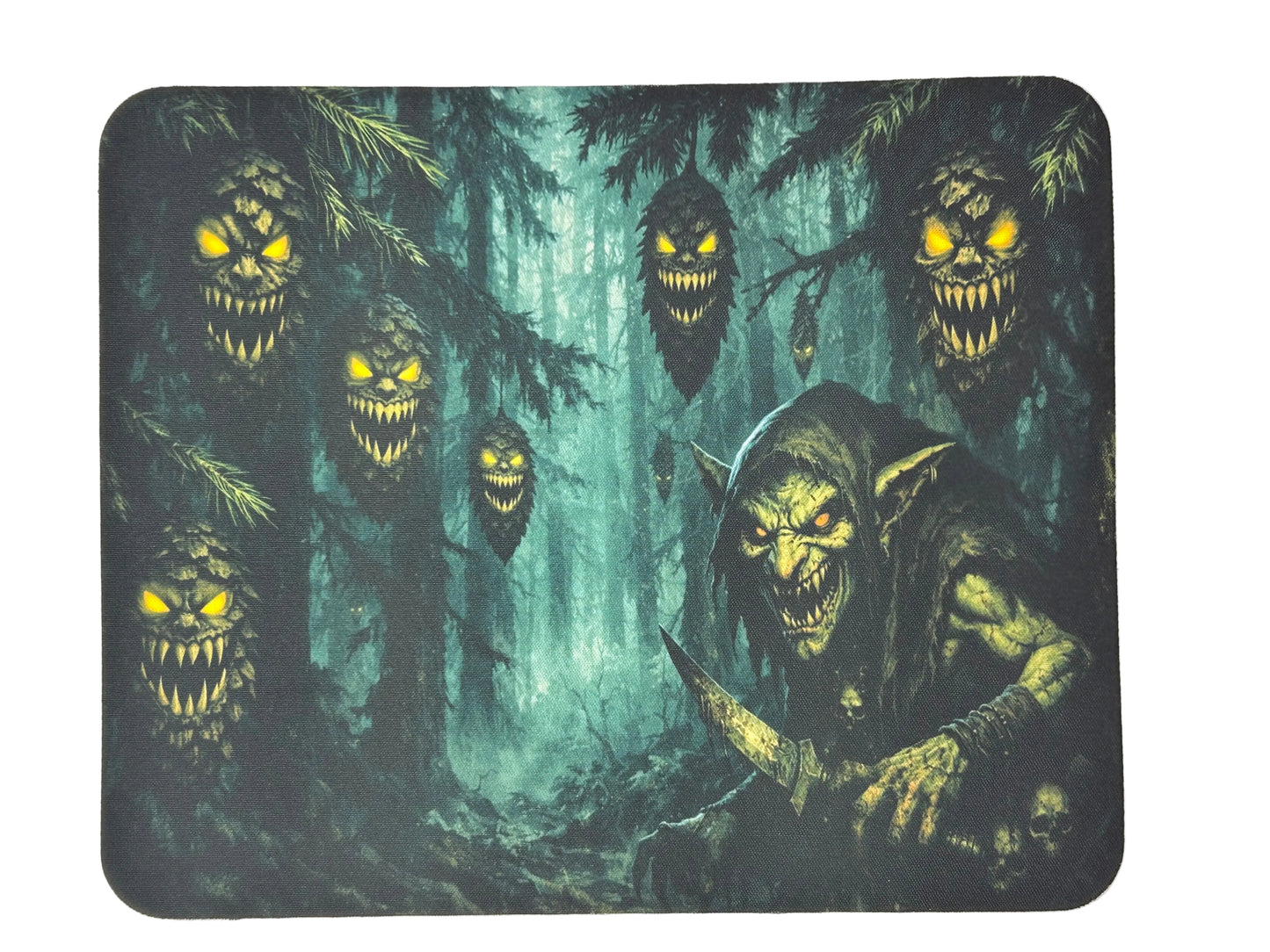 Dark Fantasy Mauspad – Goblin im Wald | Horror Gaming Mousepad mit leuchtenden Augen
