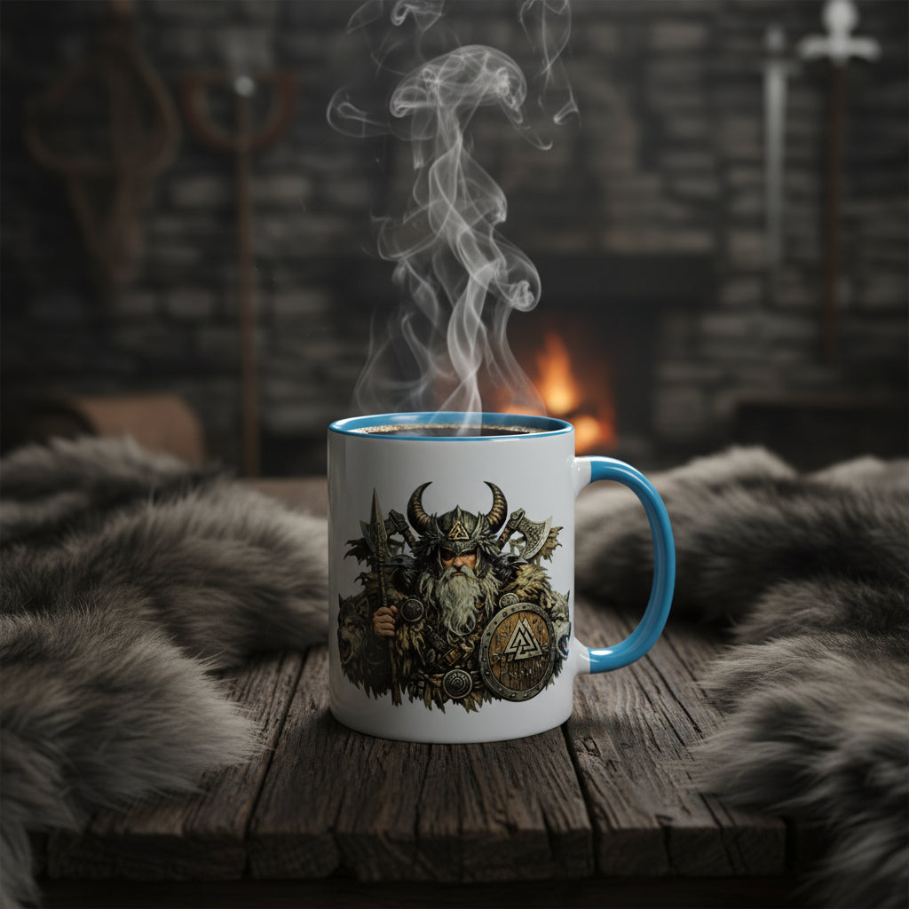 Odin Tasse mit Wikinger Motiv dekorativ inszeniert auf Moos und Naturhintergrund