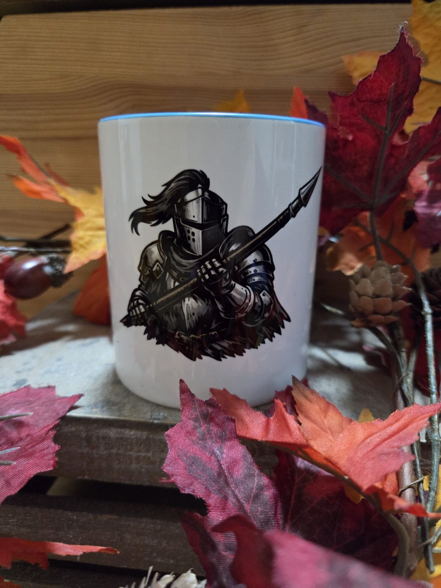 Ritter Tasse mit Lanzenmotiv – Mittelalter Keramikbecher