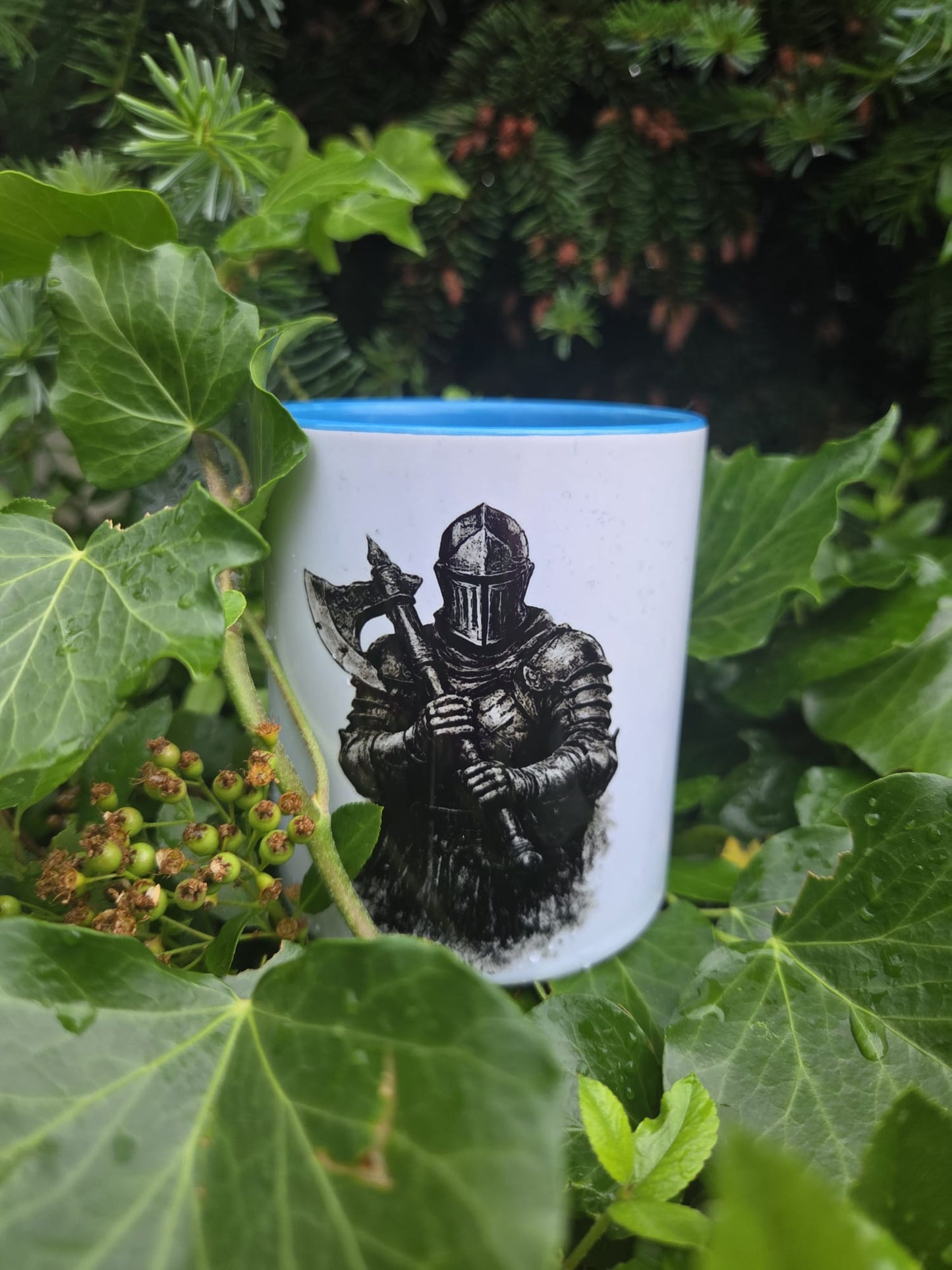 Ritter Tasse mit Axt – Mittelalter Krieger | 330 ml Keramiktasse | Dark Fantasy Design