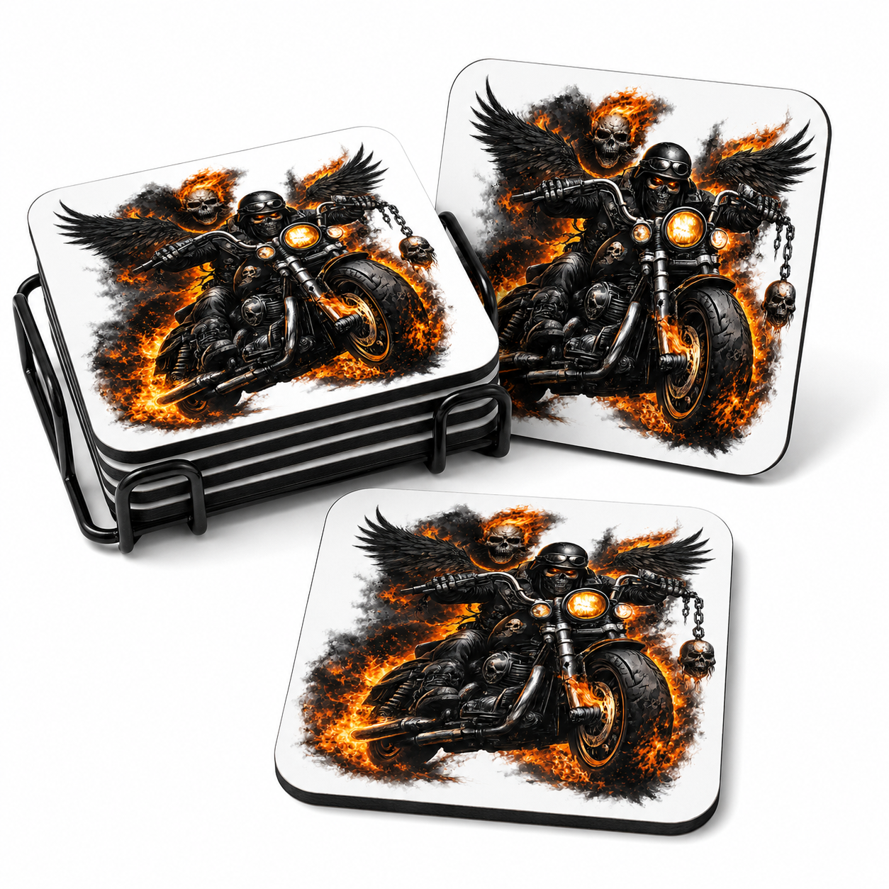 Quadratischer HDF-Untersetzer mit Skull Rider auf Chopper und Flammenmotiv.