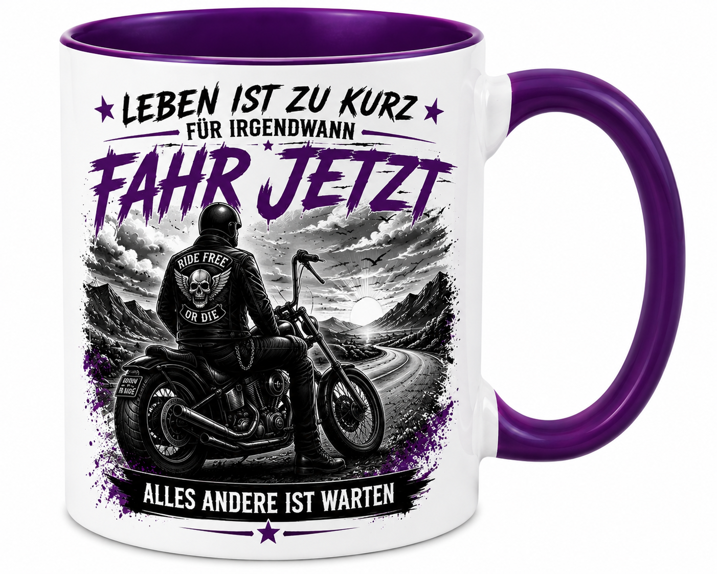 Biker Tasse mit Motorrad-Motiv und dem Spruch „Leben ist zu kurz für irgendwann – Fahr jetzt“ auf weißer Keramiktasse mit lila Henkel und lila Innenseite.