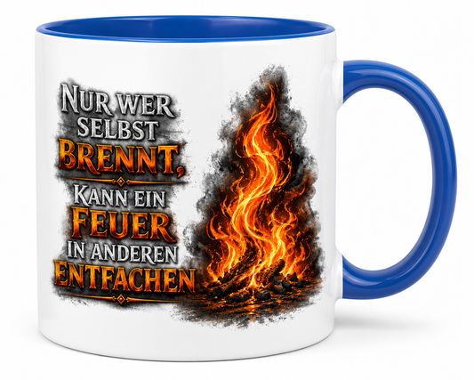 Tasse mit Spruch „Nur wer selbst brennt, kann ein Feuer in anderen entfachen“ | Motivations Tasse mit Flammenmotiv