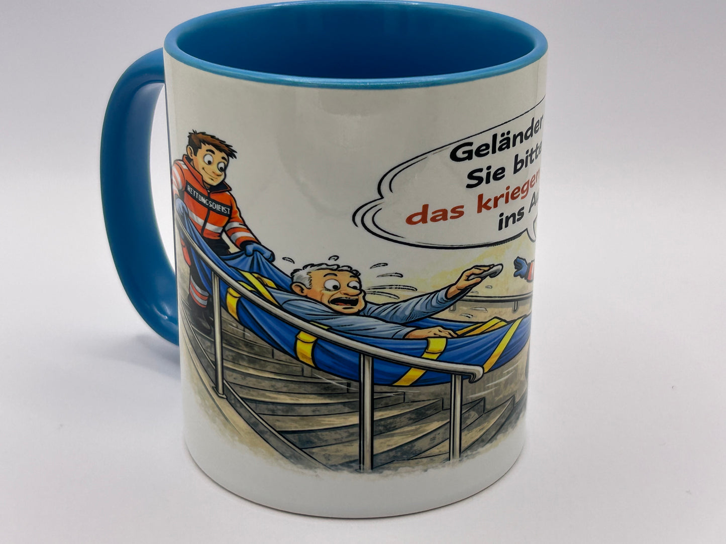 Rettungsdienst Tasse – „Geländer lassen Sie bitte hier…“ | Humor für echte Einsatzkräfte