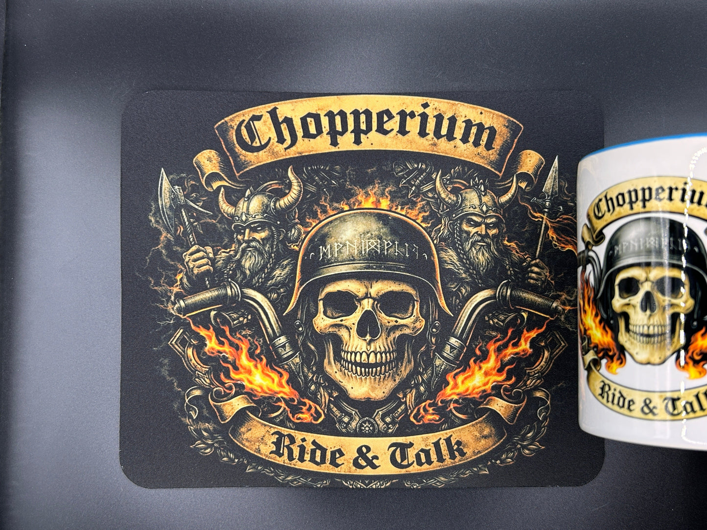 Chopperium Set – Tasse 330 ml & Mauspad 23,5x20 cm | Biker Skull Design exklusiv