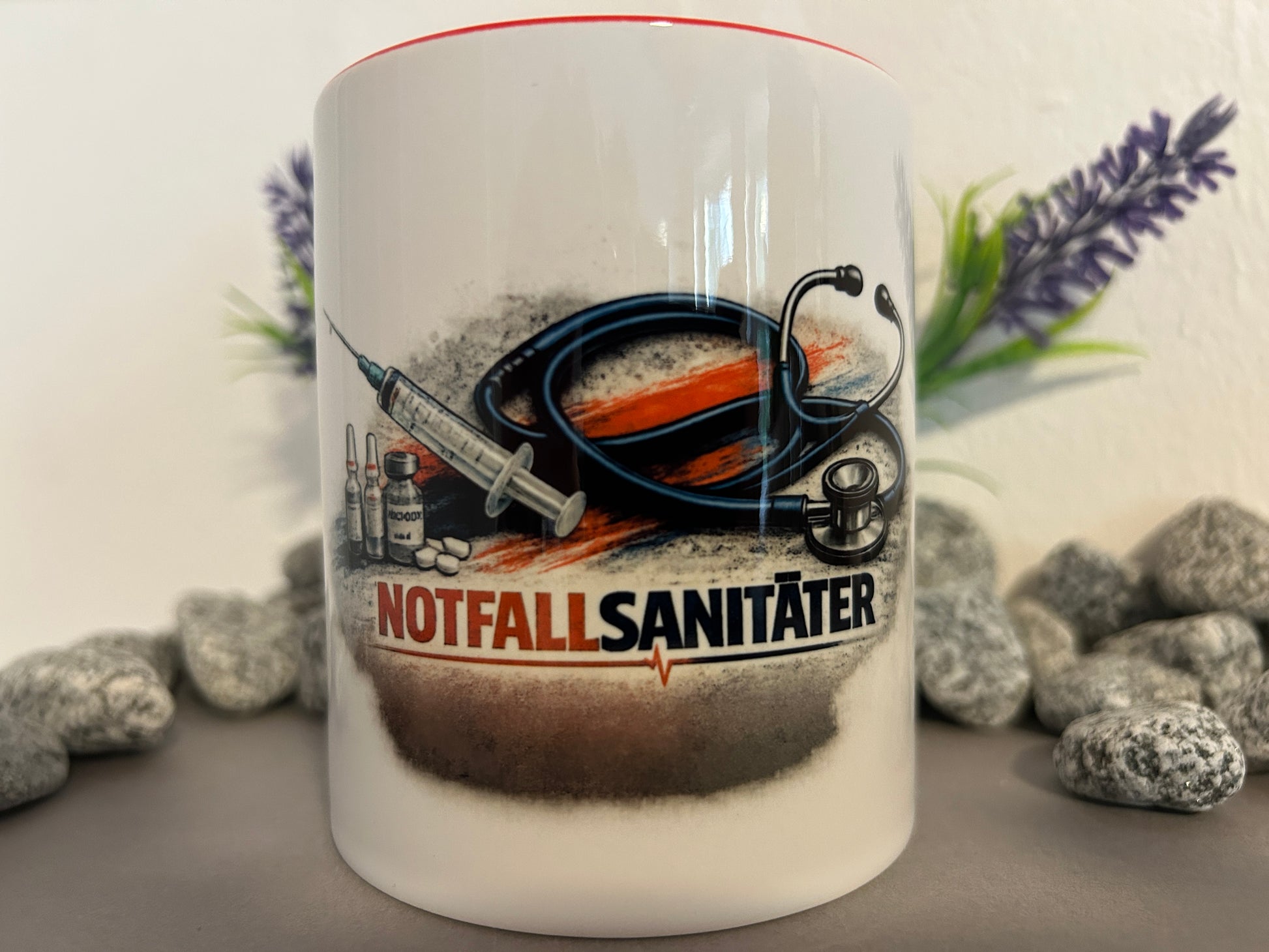Notfallsanitäter Tasse mit Stethoskop und Spritze als Geschenk für Rettungsdienst und Notfallsanitäter