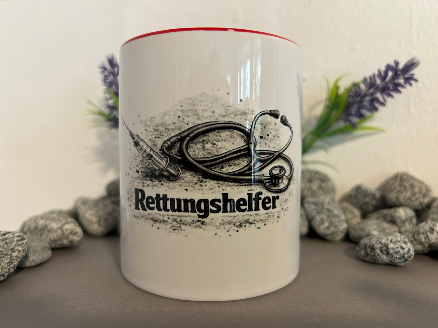 Rettungshelfer Tasse mit Stethoskop und Spritze als Geschenk für Rettungsdienst und Sanitäter