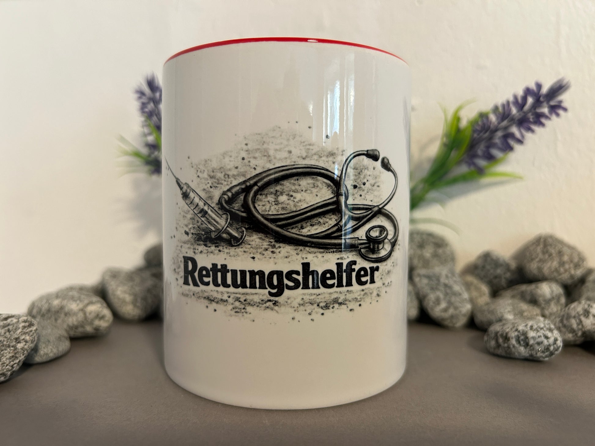 Rettungshelfer Tasse mit Stethoskop und Spritze als Geschenk für Rettungsdienst und Sanitäter