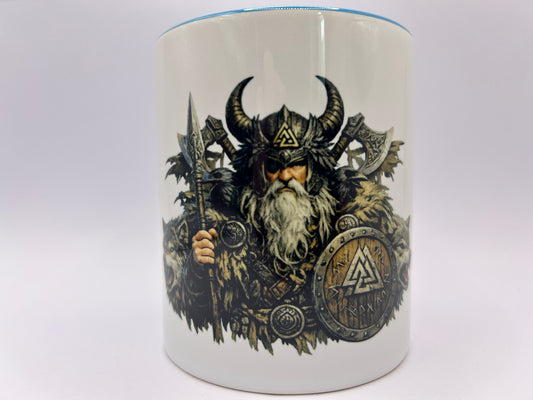 Odin Tasse mit Wikingerkrieger, Speer, Schild und Valknut Symbol auf weißem Hintergrund