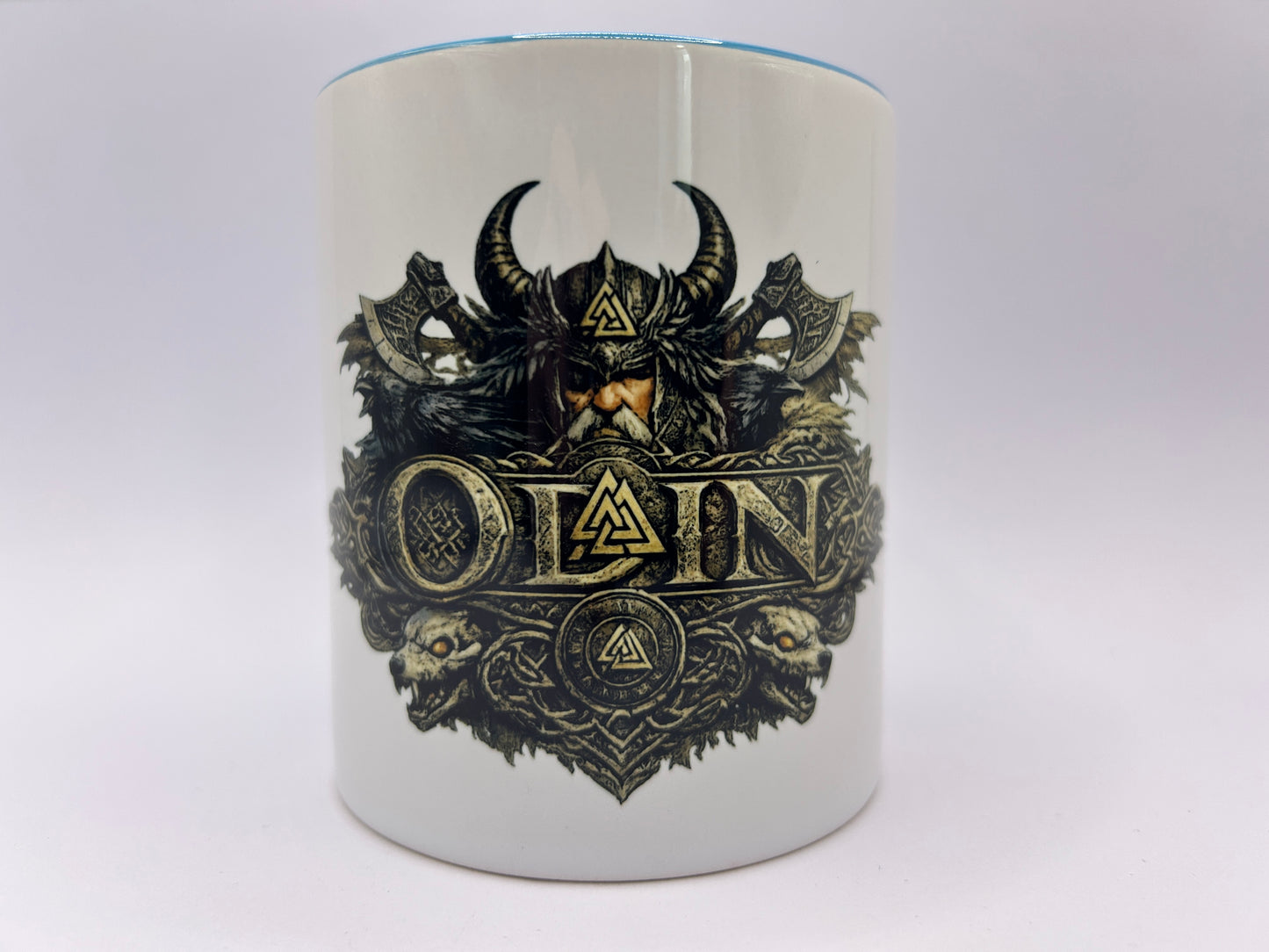 Odin Tasse mit Wikinger Gott und Valknut Symbol auf weißem Hintergrund